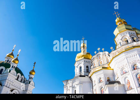 La Laure de Pechersk de Kiev (Monastère de la grotte), Kiev, Ukraine : Le réfectoire avec l'église cathédrale de la Dormition Banque D'Images