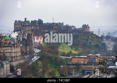 Vue du Monument Nelson, Calton Hill, à Édimbourg. GV, le château d'Édimbourg, mound, rsa Banque D'Images