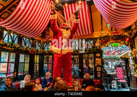 Dublin, OCT 28 : vue de l'intérieur du célèbre Temple Bar le Oct 28, 2018 à Dublin, Irlande Banque D'Images