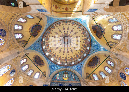 ISTANBUL, TURQUIE. Intérieur de la mosquée Sokullu Mehmet Pasha construite par Mimar Sinan en 1578. Dans le centre de la vieille ville. Banque D'Images