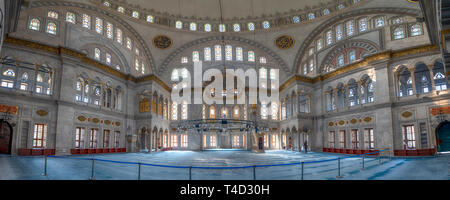 Istanbul, Turquie. Intérieur de la mosquée Nuruosmaniye (Camii), le premier bâtiment baroque construit à Istanbul. En 1755, sous le règne du Sultan Osman III Banque D'Images