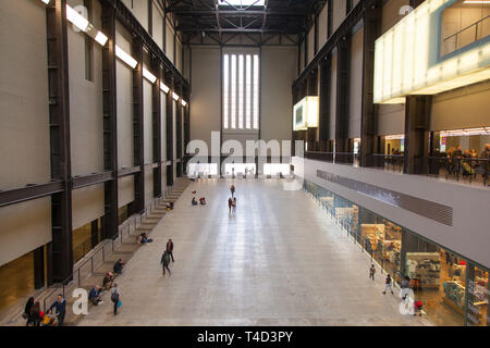 Le Turbine Hall de la Tate Modern de Londres, Angleterre, Royaume-Uni. Banque D'Images