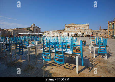 La place principale du village historique Marzamemi, Province de Syracuse, Sicile, Italie Banque D'Images