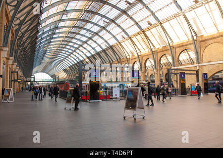 La gare de Kings Cross, Londres, Angleterre, Royaume-Uni. Banque D'Images