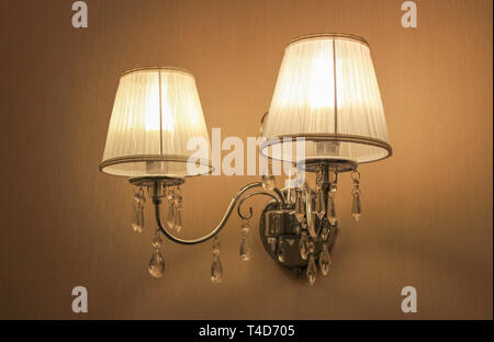 Lighted wall lamp avec deux teintes classiques Banque D'Images