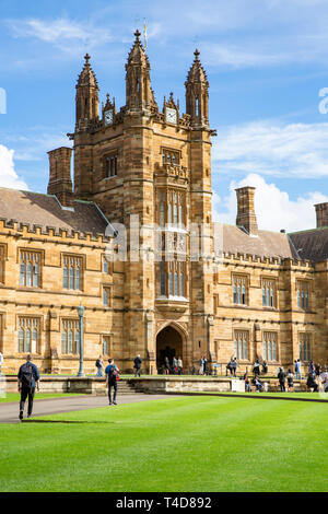 La plus ancienne université d'Australie, l'Université de Sydney à Camperdown, ici bâtiment principal et nonnes,Sydney, Australie Banque D'Images