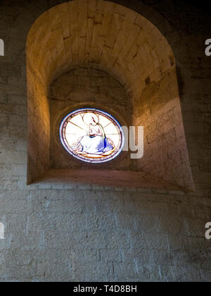 Todi Ombrie Italie. Art du vitrail de l'intérieur. Concattedrale di Santa Maria Annunziata. Banque D'Images