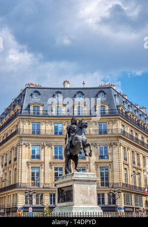 Statue du Roi Louis XIV à la place de victoires à Paris Banque D'Images