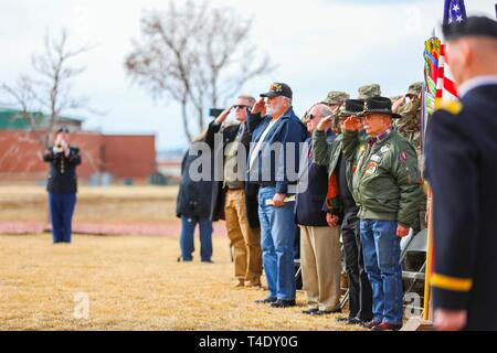 Anciens combattants de la bataille de Suoi Tre militaires durant un mémorial et cérémonie de dédicace, le 21 mars 2019, à Fort Carson, Colorado. Le 2e Bataillon, 77e Régiment d'artillerie, 2e Brigade Combat Team, 4e Division d'infanterie, l'honneur de l'anniversaire de la bataille, ses anciens combattants et soldats tombés. Banque D'Images