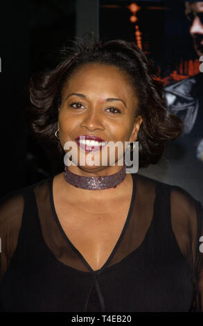 LOS ANGELES, CA. 12 avril 2004 : Jennifer Lewis au Los Angeles première du Punisher. Banque D'Images