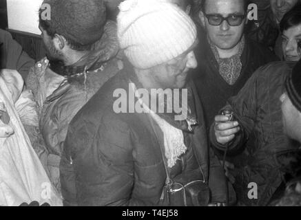 Les alpinistes Peter Siegert, Gert Uhner et Rainer Kauschke de Munich atteindre le sommet de la montagne "Große Zinne', la partie la plus élevée de la 'Drei Zinnen', également appelé Tre Cime di Lavaredo, après 17 jours. Ils continueront à le chalet 8 avec un plus grand groupe. La photo montre mountaineer Gert Uhner à parler peu après l'arrivée au chalet. Dans le monde d'utilisation | Banque D'Images