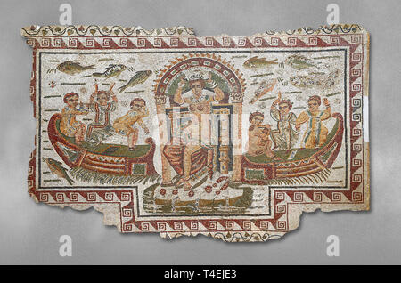 La fin du 4ième siècle mosaïque romaine de bord de Vénus, Aphrodite, sur un bateau couronnement elle-même accompagné de six nains. De Cathage, Tunisie. Le Bardo M Banque D'Images