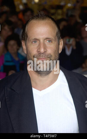 LOS ANGELES, CA. 12 mars 2004 : l'acteur Peter Stormare lors de la première mondiale, à Hollywood, du Stitch in Time. Banque D'Images