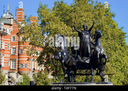 Statue de la Reine Boadicea avec lance et char, Westminster Bridge, Londres, Angleterre. Banque D'Images