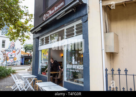 Les Brasseurs Bean café et café sur un coin de rue de Chippendale, inner city, banlieue de Sydney, Nouvelle Galles du Sud, Australie Banque D'Images