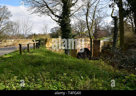 Pont sur la rivière Rye à Nunnington. Banque D'Images