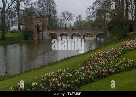 Pont et l'entrée au Château de Grand Bigard au cours de la manifestation à Bruxelles en 2019 Floralia Banque D'Images