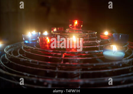 Notre Dame de Paris, vue intérieure, Close up of votive candles Banque D'Images