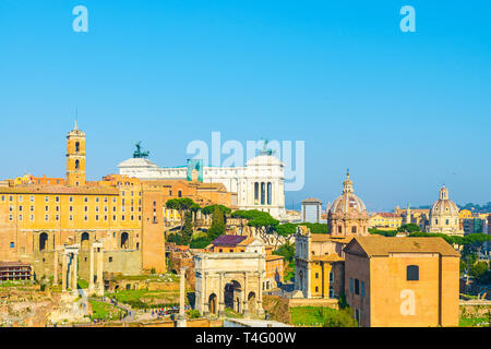 Vue sur le Forum romain de Rome, Italie à partir de la colline du Palatin. Historique de Rome et de l'architecture antique