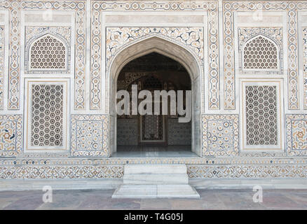 Tombe de Itimad-Ud- Daulah (le petit Taj) - Détail de marqueterie et Ratz Banque D'Images