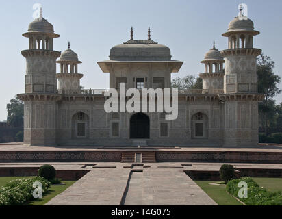 Tombe de Itimad-Ud- Daulah (le petit Taj) à Agra. Banque D'Images