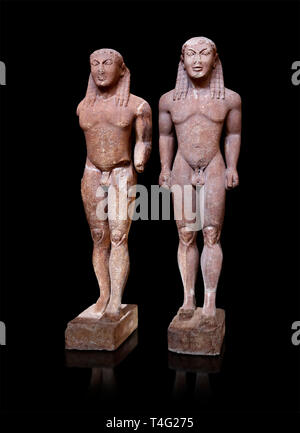 Kouros Statues de la période Archaïque. Début du 6 ch. B.C. (vers 580 avant J.-C.) connu comme Kleovis et Biton, les deux garçons qui ont poussé sa mère héroïquement Banque D'Images