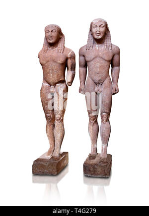 Kouros Statues de la période Archaïque. Début du 6 ch. B.C. (vers 580 avant J.-C.) connu comme Kleovis et Biton, les deux garçons qui ont poussé sa mère héroïquement Banque D'Images