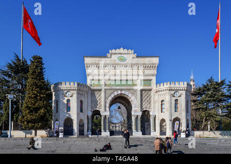 Beyazit, Istanbul / Turquie - 04 mars 2019 : l'Université d'Istanbul porte de l'entrée principale Banque D'Images