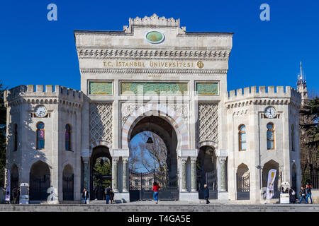 Beyazit, Istanbul / Turquie - 04 mars 2019 : l'Université d'Istanbul porte de l'entrée principale Banque D'Images