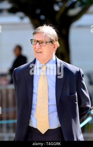 Bill Cash / Sir William Paiement MP (Conservateur : Pierre dans Staffordshire) sur College Green, Westminster, le 11 avril 2019 Banque D'Images