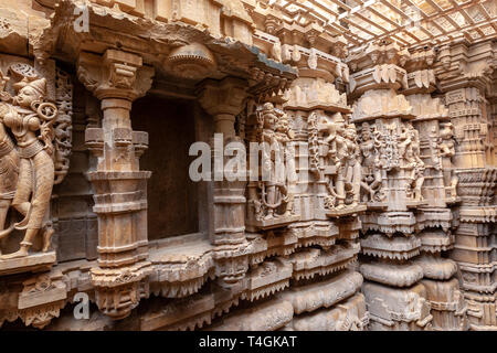 Figures de pierre sculptés dans Chandraprabhu Jain temple jaisalmer, Rajasthan, India Banque D'Images