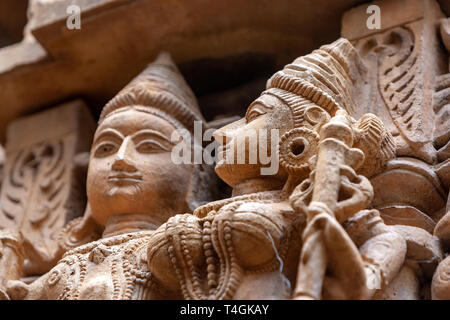 Figures de pierre sculptés dans Chandraprabhu Jain temple jaisalmer, Rajasthan, India Banque D'Images