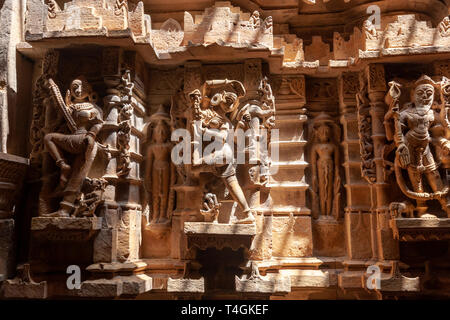 Figures de pierre sculptés dans Chandraprabhu Jain temple jaisalmer, Rajasthan, India Banque D'Images