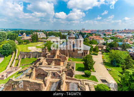 Ruines de l'ancienne forteresse médiévale (château) et de la cour royale à Targoviste monument, Roumanie Banque D'Images