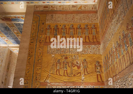 Louxor, Egypte : Détail des œuvres en tombe KV2, la sépulture du pharaon Ramsès IV dans la Vallée des Rois, sur la rive ouest du Nil. Banque D'Images