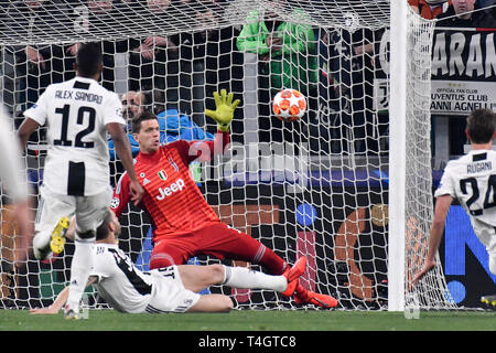 Wojciech Szczesny (Juventus) lors de la Ligue des Champions, match de football entre la Juventus et l'AFC Ajax à Allianz Stadium le 16 avril, 201 Banque D'Images