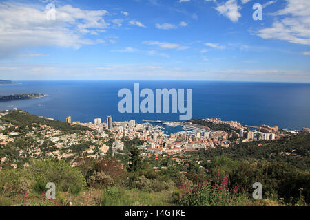 Monaco, Port Hercule , La Condamine, Monte Carlo, Le Rocher (The Rock), la Côte d'Azur, Méditerranée, Europe Banque D'Images