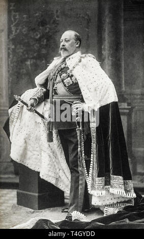 Portrait photographique du roi Édouard VII du Royaume-Uni dans ses robes de couronnement, le 9 août 1902 par W&D Downey Banque D'Images