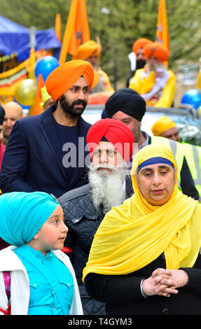 Gravesend, Kent, UK. 13 avril. Le Vaisakhi (ou Baisakhi / Vaishakhi / Vasakhi) festival Sikh annuel célébrant le Nouvel An pendjabi. 2019 Banque D'Images