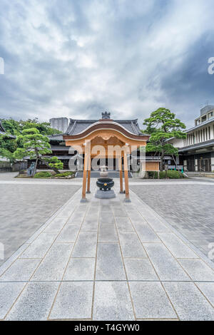 Jokoro et Hondo (Hall principal) de Sengaku-ji temple bouddhiste Zen Soto. Situé dans le district de Takanawa Minato ward, Tokyo, Japon. Banque D'Images