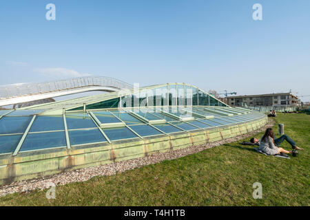 Varsovie, Pologne. Avril 2019. Les jardins suspendus sur le toit de la bibliothèque de l'Université de Varsovie Banque D'Images