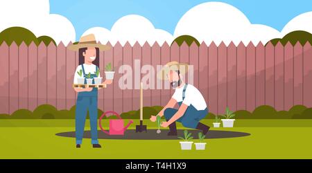 Couple paysans cultivant les jeunes plants plantes fleurs et légumes homme femme travaillant dans l'agriculture écologique jardin jardin concept contexte télévision pleine Illustration de Vecteur