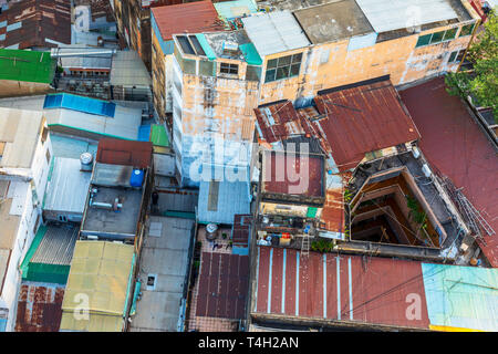 Les toits colorés et les détails de l'habitat traditionnel à Ho Chi Minh ville, Saigon, Vietnam, Asie Banque D'Images