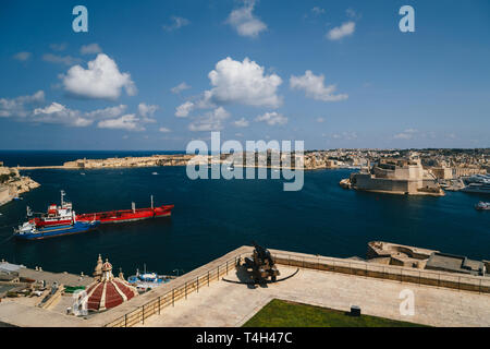 La Valette, MALTE - 15 septembre, 2018 : vue sur le Grand Port de La Valette vu de la Baracca Gardens, Malte Banque D'Images