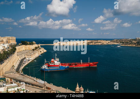 La Valette, MALTE - 15 septembre, 2018 : vue sur le Grand Port de La Valette vu de la Baracca Gardens, Malte Banque D'Images