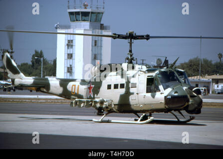 US ARMY / United States Army Bell JUH-1H - Centre National d'entraînement de l'unité de l'agresseur Banque D'Images