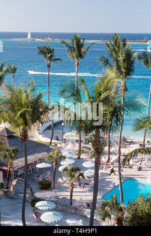 Bahamas,Îles Bahama,Océan Atlantique,eau,Antilles,New Providence,Nassau,British Colonial,hôtel,construit en 1922,piscine,palmiers,arbre,tropical Banque D'Images