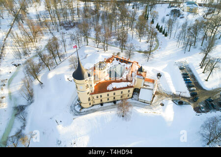 Au-dessus du château de bip dans l'après-midi de février (Photographie aérienne). Pavlovsk, Russie Banque D'Images