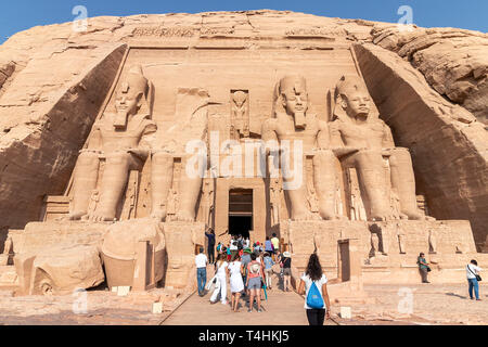 Assouan, Egypte - le 13 septembre 2018 : visite touristique, d'Abou Simbel, le Grand Temple de Ramsès II, l'Égypte Banque D'Images