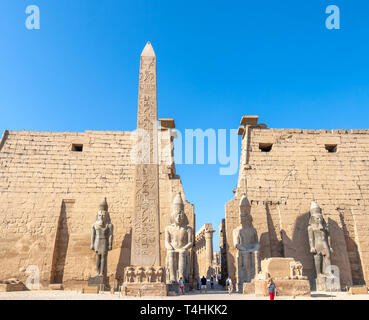 Assouan, Egypte - le 11 septembre 2018 : Le temple de Louxor, un grand complexe de temples de l'Égypte ancienne située sur la rive est du Nil, dans la ville de Banque D'Images